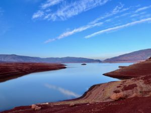 Lac de Bin El Ouidane dans l’Atlas marocain